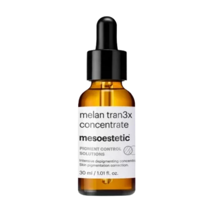 Flacon melan tran3x concentrate mesoestetic 30 ml sur fond blanc, concentré dépigmentant